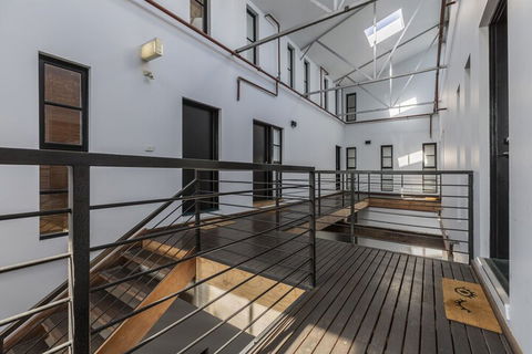 Fabulous Fitzroy Converted Warehouse - Australian Directory 7
