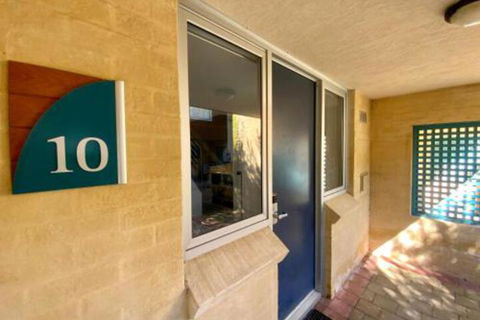 Harbour View Apartment 2BR Magical Water Views - Australian Directory 5