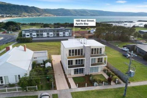 SEA NOOK Seconds From The Beach - Australian Directory 2