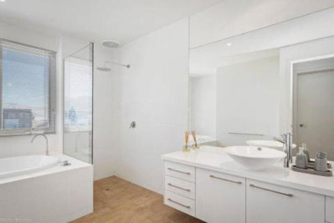 SEA NOOK Seconds From The Beach - Australian Directory 5
