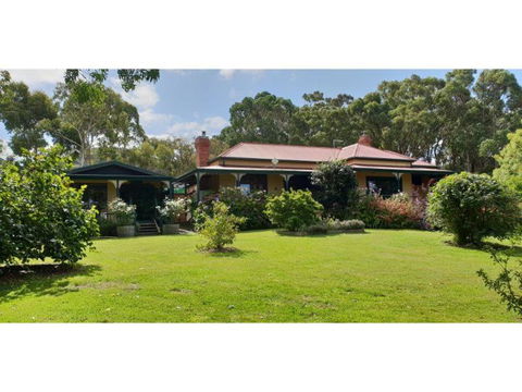 Ripplebrook Cottage - Australian Directory 5