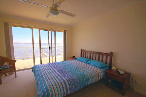 Blue Water At Mannering Park - Australian Directory 5