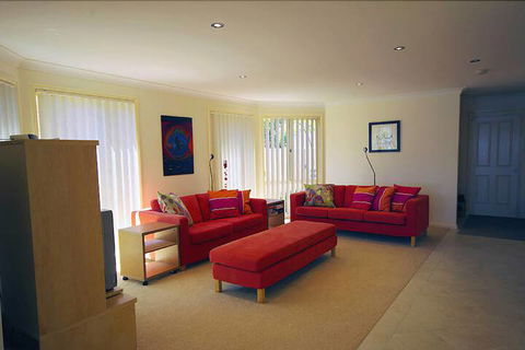 Blue Water At Mannering Park - Australian Directory 2