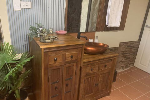 Di's Dugouts - Australian Directory 6