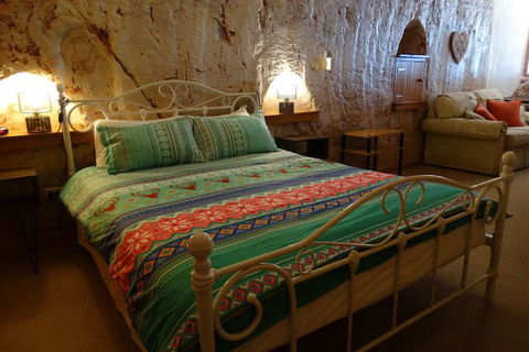 Di's Dugouts - Australian Directory 7