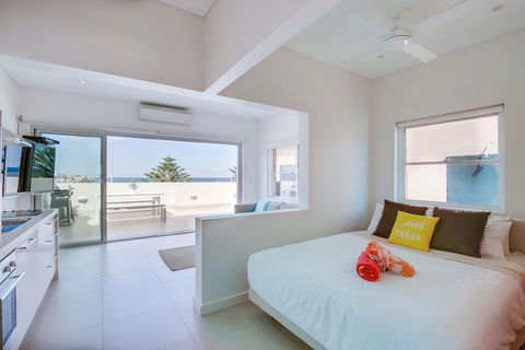 Beachfront Penthouse - Australian Directory 5