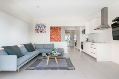 Beachfront Penthouse - Australian Directory 6