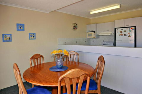 Bright & Comfortable In Quiet Location - Australian Directory 6