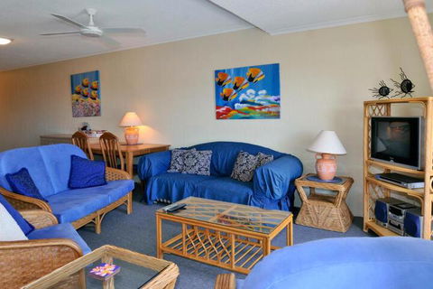 Bright & Comfortable In Quiet Location - Australian Directory 2