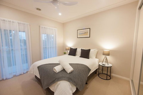 Simms Retreat - Australian Directory 1