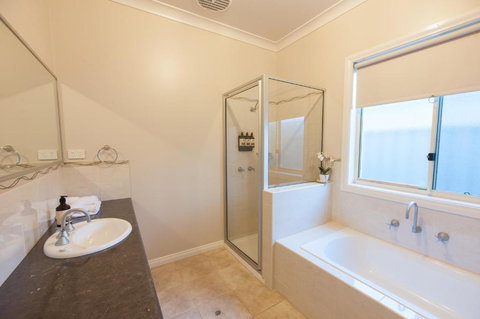 Simms Retreat - Australian Directory 3