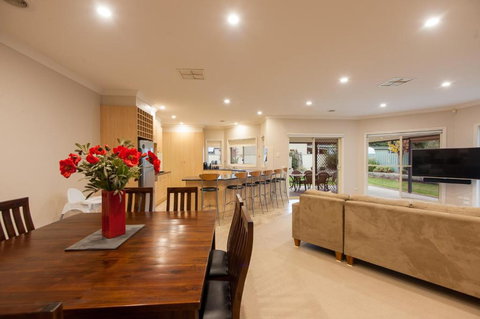 Simms Retreat - Australian Directory 5