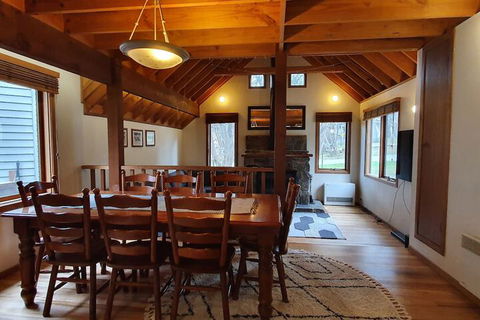 SNOWED INN Apartment - Australian Directory 5