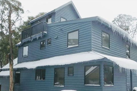 SNOWED INN Apartment - Australian Directory 1