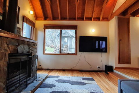 SNOWED INN Apartment - Australian Directory 2