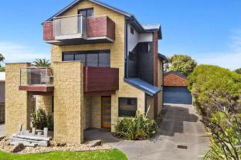 The Island Manor Family Seaside Stay With Views - Australian Directory 0