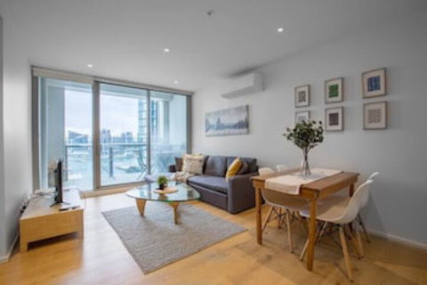Melbourne Docklands Seaview Apartment At Collins St - Australian Directory 0