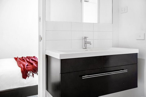 JOYCE, 1BDR Southbank Apartment - Australian Directory 5