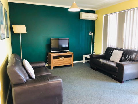 West Beach Lagoon 109 - Amazing Location - Australian Directory 4