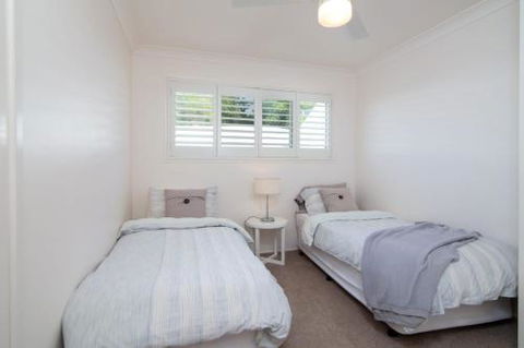 The White House Central Coolum With Spectacular Ocean Views & WiFi - Australian Directory 0
