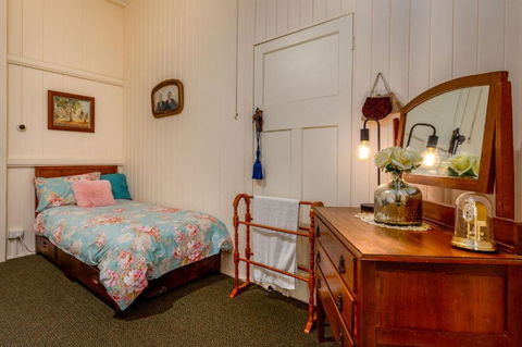 Dillons Cottage - Australian Directory 1