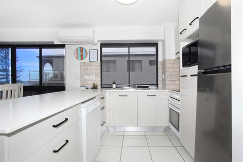 Unit 5 Phoenix Apartments 1736 David Low Way Coolum Beach LINEN INCLUDED 500 Bond - Australian Directory 2