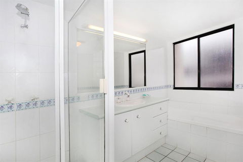 Unit 5 Phoenix Apartments 1736 David Low Way Coolum Beach LINEN INCLUDED 500 Bond - Australian Directory 6