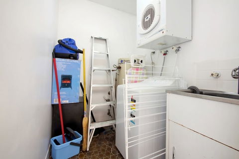 Villa Ellisa Unit 1 / 10 Columbia Close - Australian Directory 6