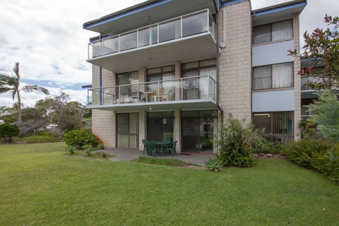 Villa Ellisa Unit 1 / 10 Columbia Close - Australian Directory 0