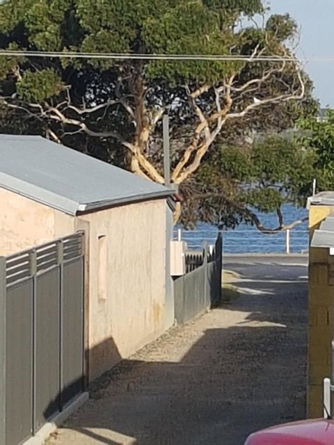 La Maison Riviere THE RIVER HOUSE Bed & Breakfast - Australian Directory 1
