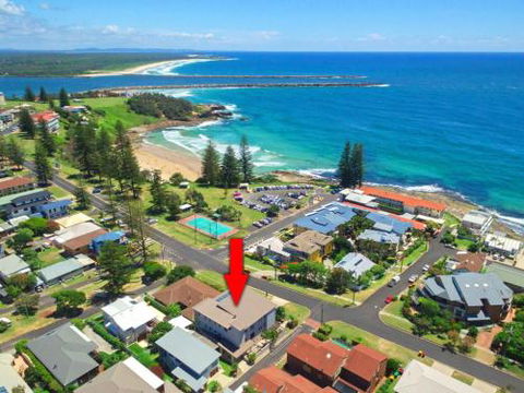 Bimbadeen Unit 3 Across From The Beach Lift In Complex - Australian Directory 2