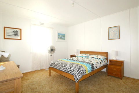 Hi View 18 Dulconghi Street - Australian Directory 2