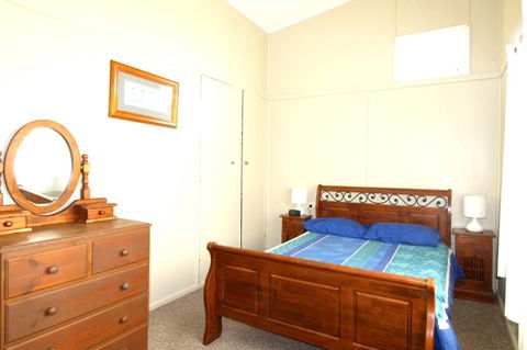Hi View 18 Dulconghi Street - Australian Directory 3