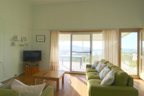 Hi View 18 Dulconghi Street - Australian Directory 5