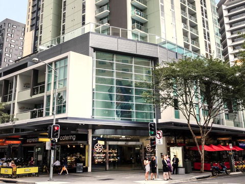 Apartments At 108 Albert - Australian Directory 1