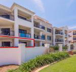 The Sands Unit 28 Straight across the road from the beach - Australian Directory