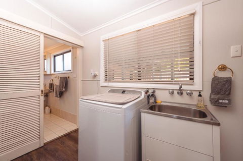 Caledonia Cottage - Australian Directory 3