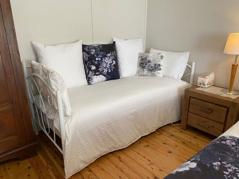 Caledonia Cottage - Australian Directory 1