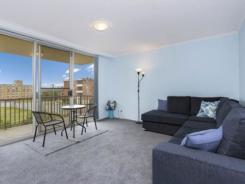 Fairleigh Unit 1 - Australian Directory 4