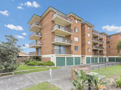Fairleigh Unit 1 - Australian Directory 2