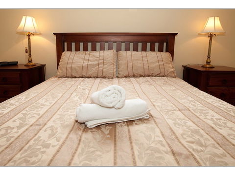 Fairholme Townhouse - Australian Directory 3