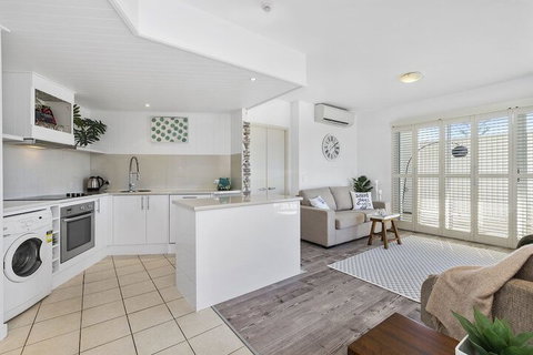 Resort On The Beach 1219 / 20 - Australian Directory 3