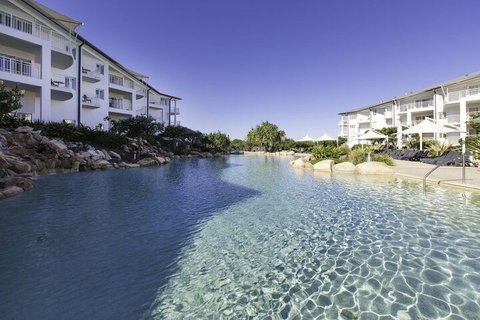 Resort On The Beach 1219 / 20 - Australian Directory 1