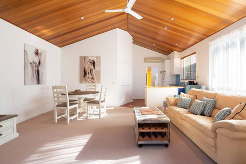 SAILS TWO INVERLOCH - Australian Directory 3