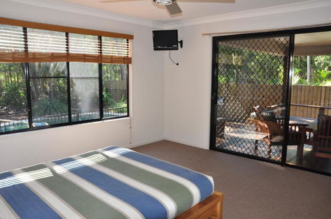 12 Satinwood Drive Family Home With Swimming Pool Located In Natural Bushland & Close To Beach - Australian Directory 5