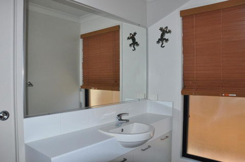 12 Satinwood Drive Family Home With Swimming Pool Located In Natural Bushland & Close To Beach - Australian Directory 1