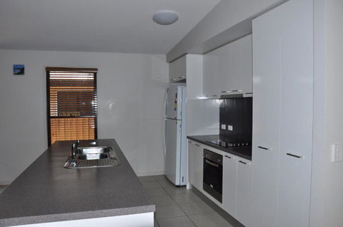 12 Satinwood Drive Family Home With Swimming Pool Located In Natural Bushland & Close To Beach - Australian Directory 4