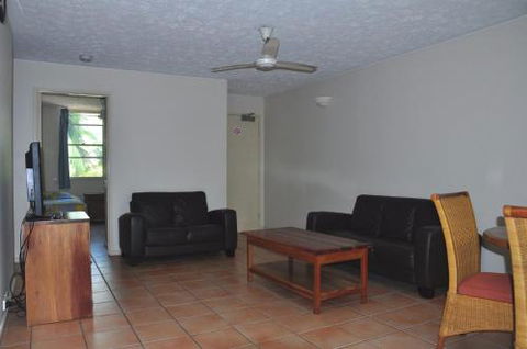 32 / 15 Rainbow Shores Unit Overlooking Bushland With Shared Swimming Pool Spa & Tennis Court - Australian Directory 4