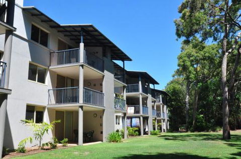 32 / 15 Rainbow Shores Unit Overlooking Bushland With Shared Swimming Pool Spa & Tennis Court - Australian Directory 5