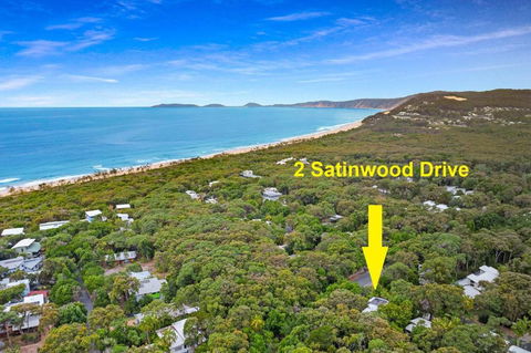 2 Satinwood Drive Rainbow Shores Executive Level Beach House Pool Walk To Beach - Australian Directory 3